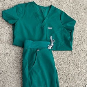 Green figs scrubs top and bottom. Top: XS, Bottom XS Petite